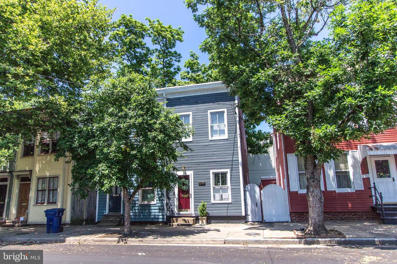1305 Queen Street - Photo 1