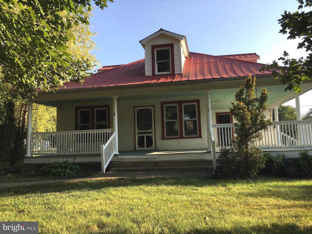 864 Carter Avenue - Photo 1