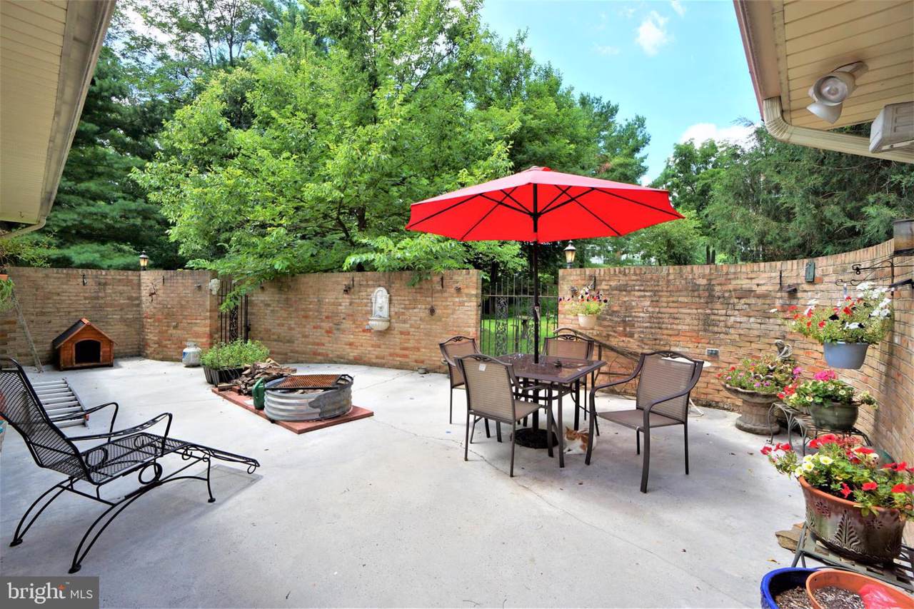 327 Walker Street - Photo 1