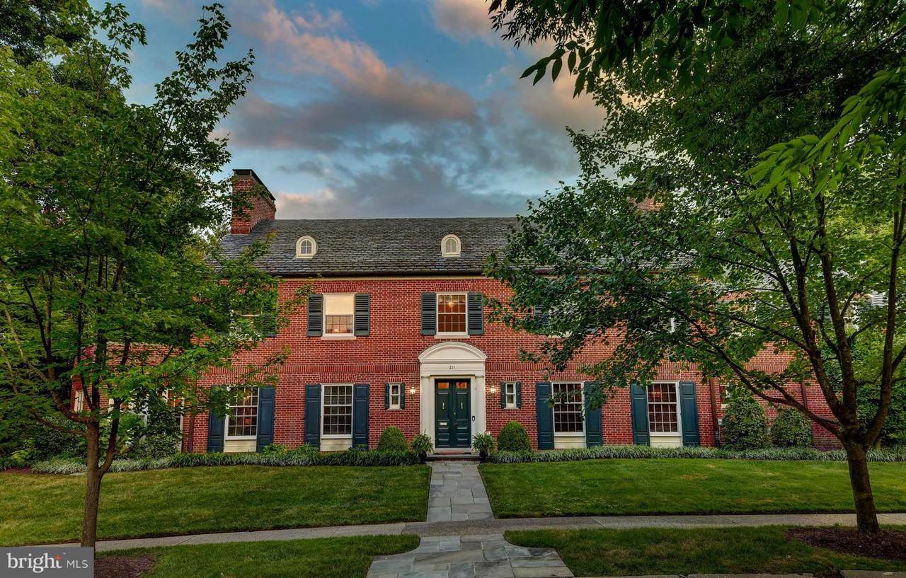 211 Lambeth Road - Photo 1
