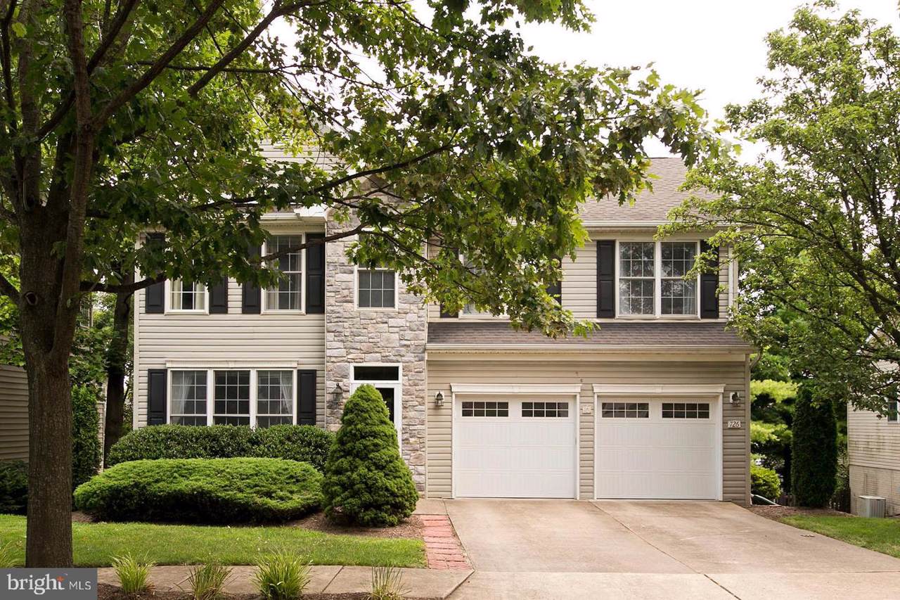 726 Sterling Drive - Photo 1