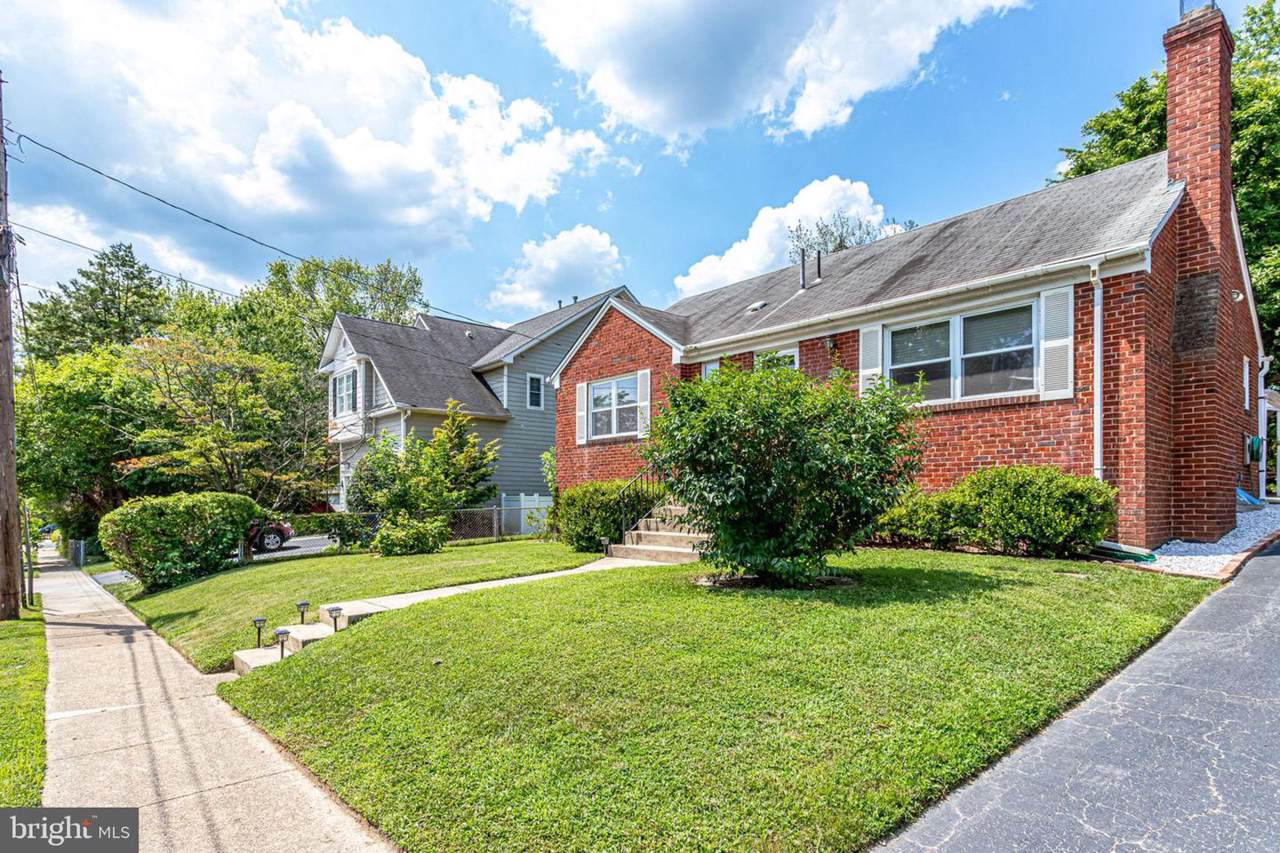 2614 John Marshall Drive - Photo 1