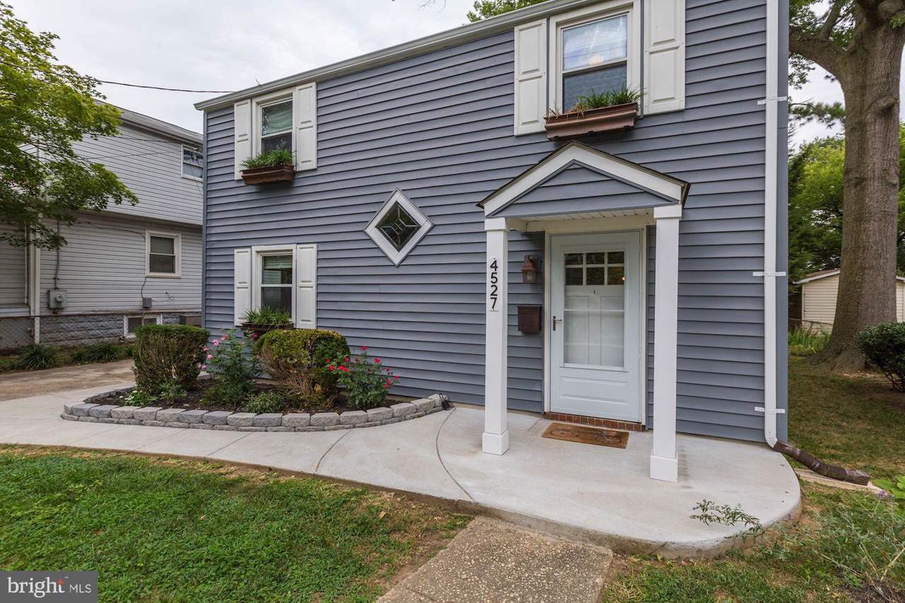 4527 32ND Street - Photo 1