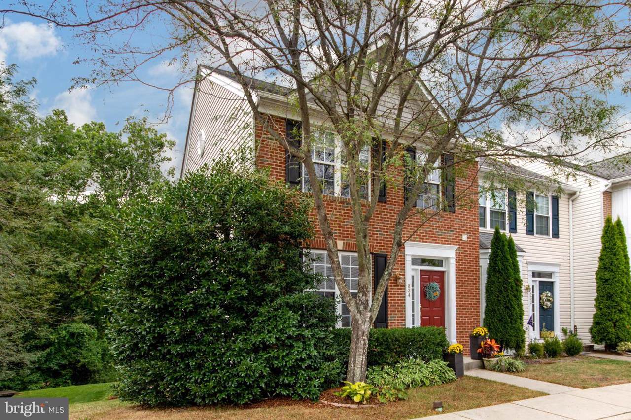 834 Stonehurst Court - Photo 1