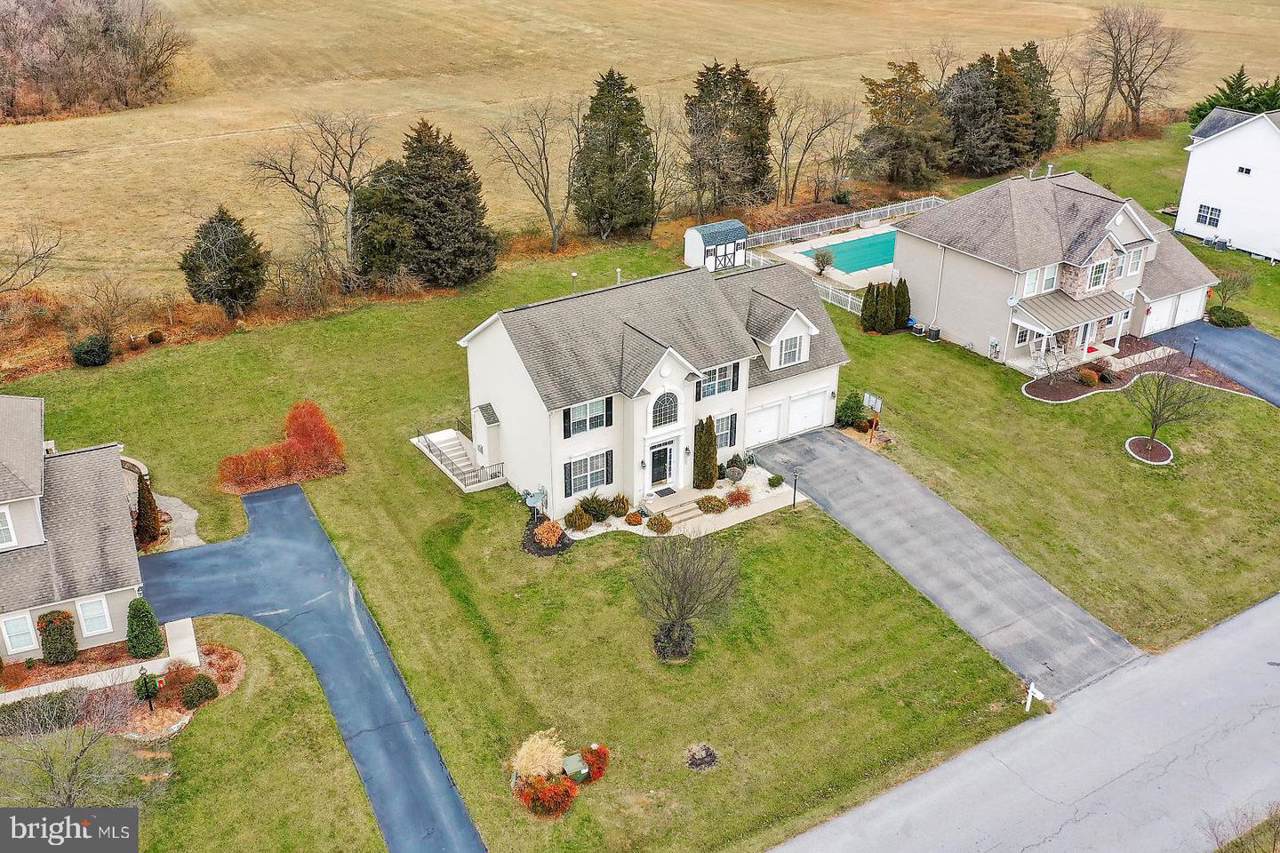 712 Shannon Drive - Photo 1