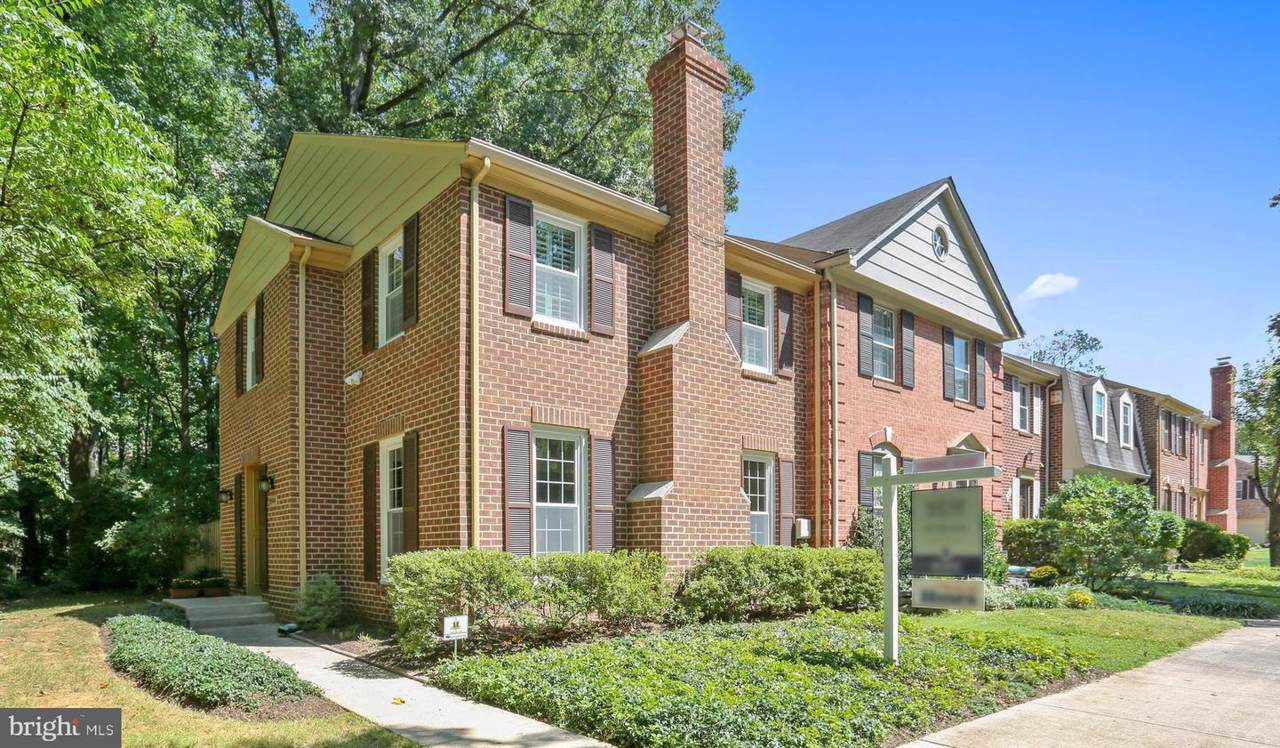 9940 Derbyshire Lane - Photo 1