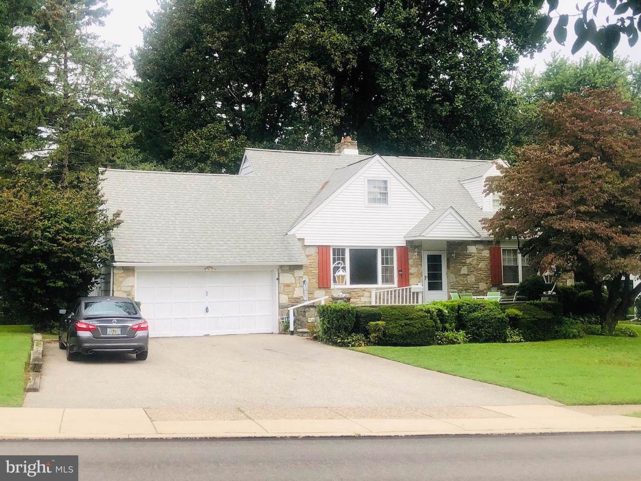 700 North Hills Avenue - Photo 1