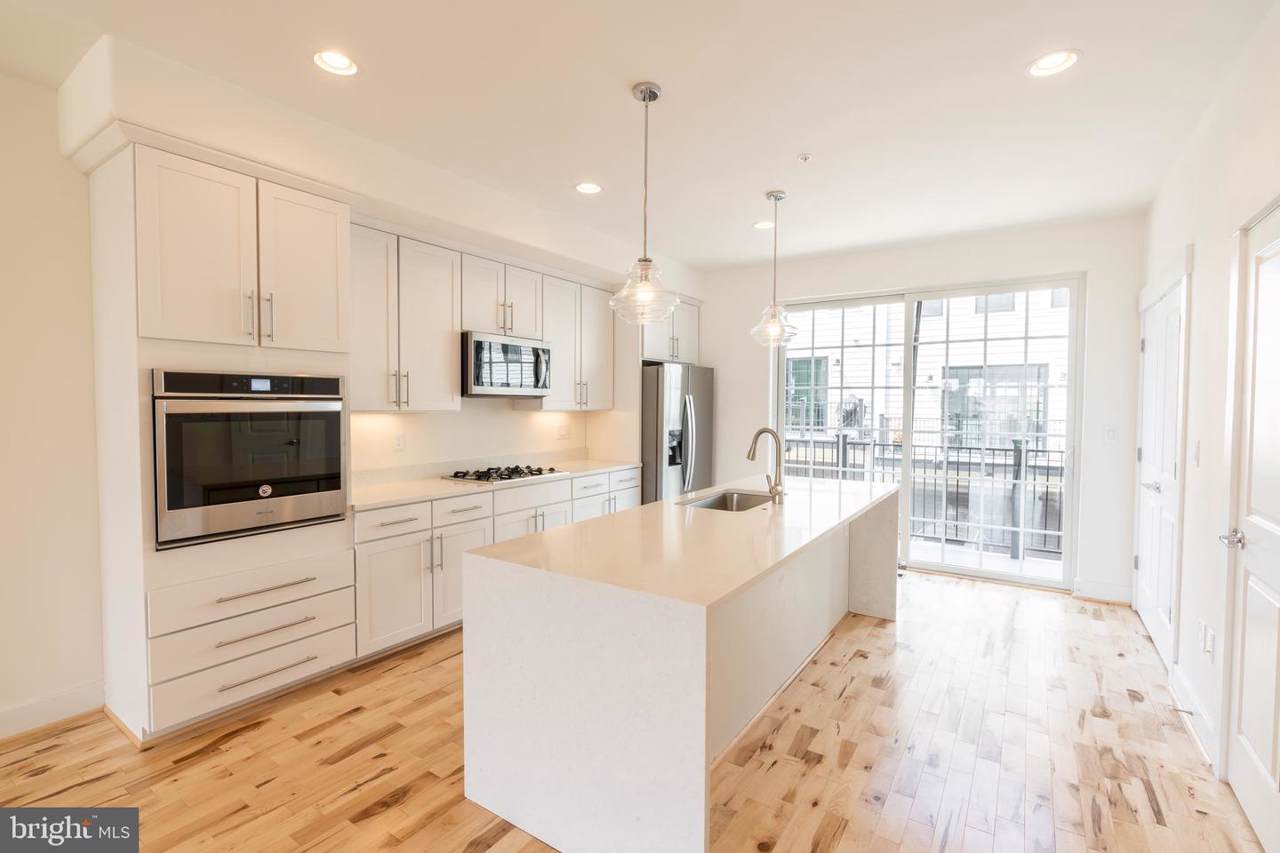 606 Dean Street - Photo 1