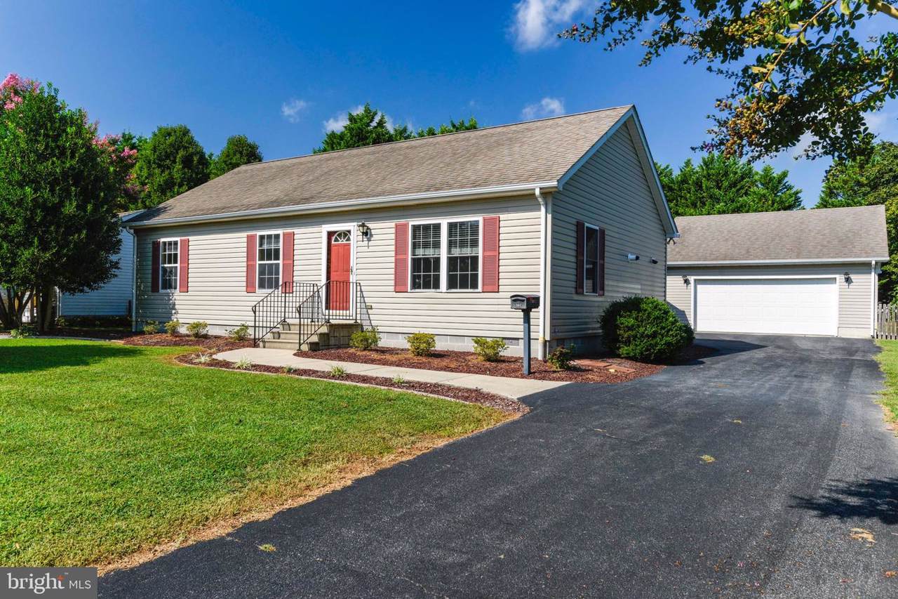 302 Bridgeham Avenue - Photo 1