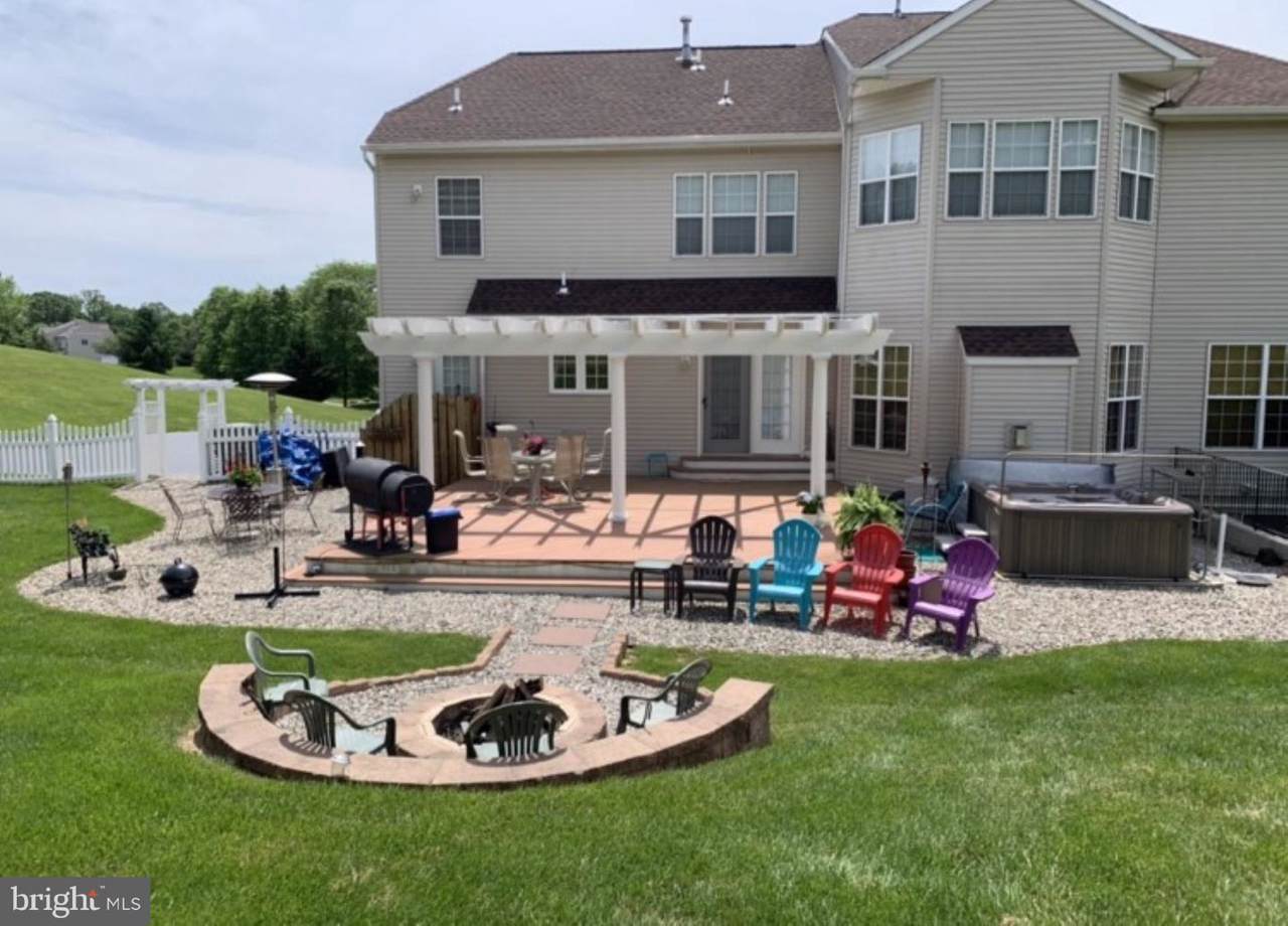 1110 Saddleview Way - Photo 1
