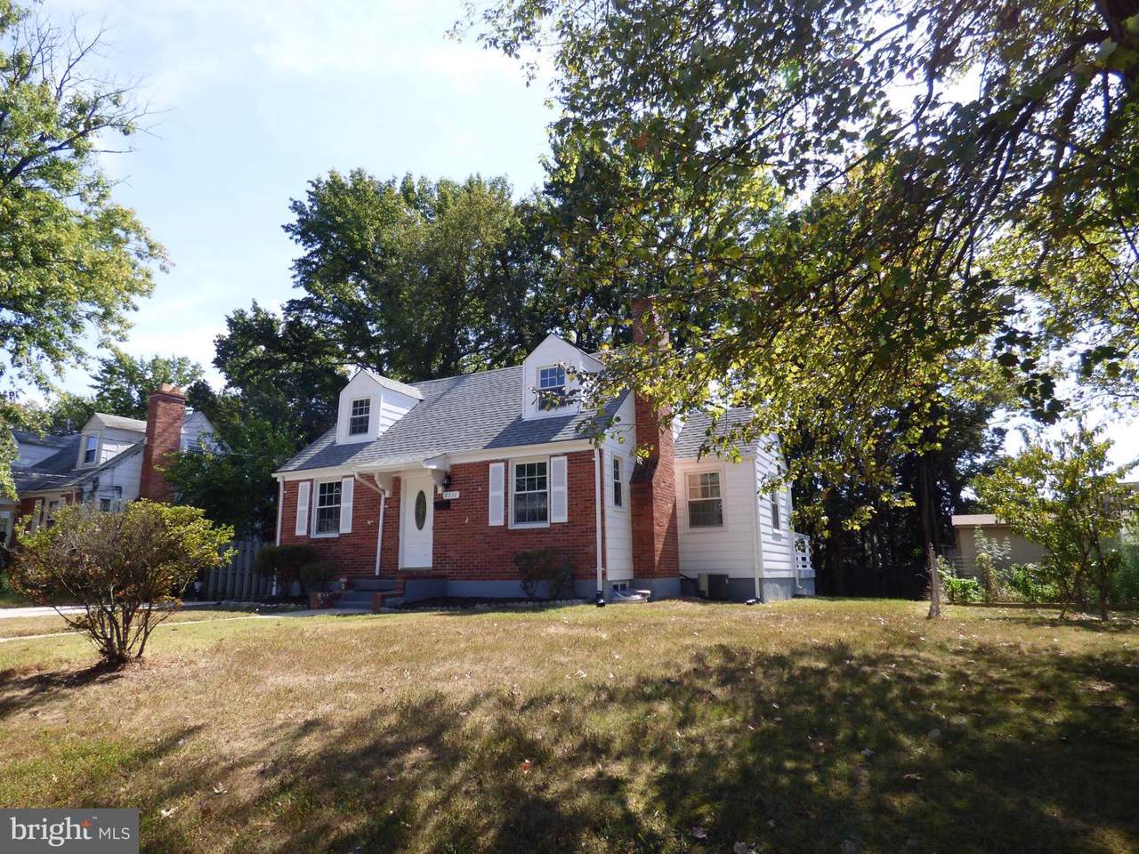 6711 Farragut Avenue - Photo 1