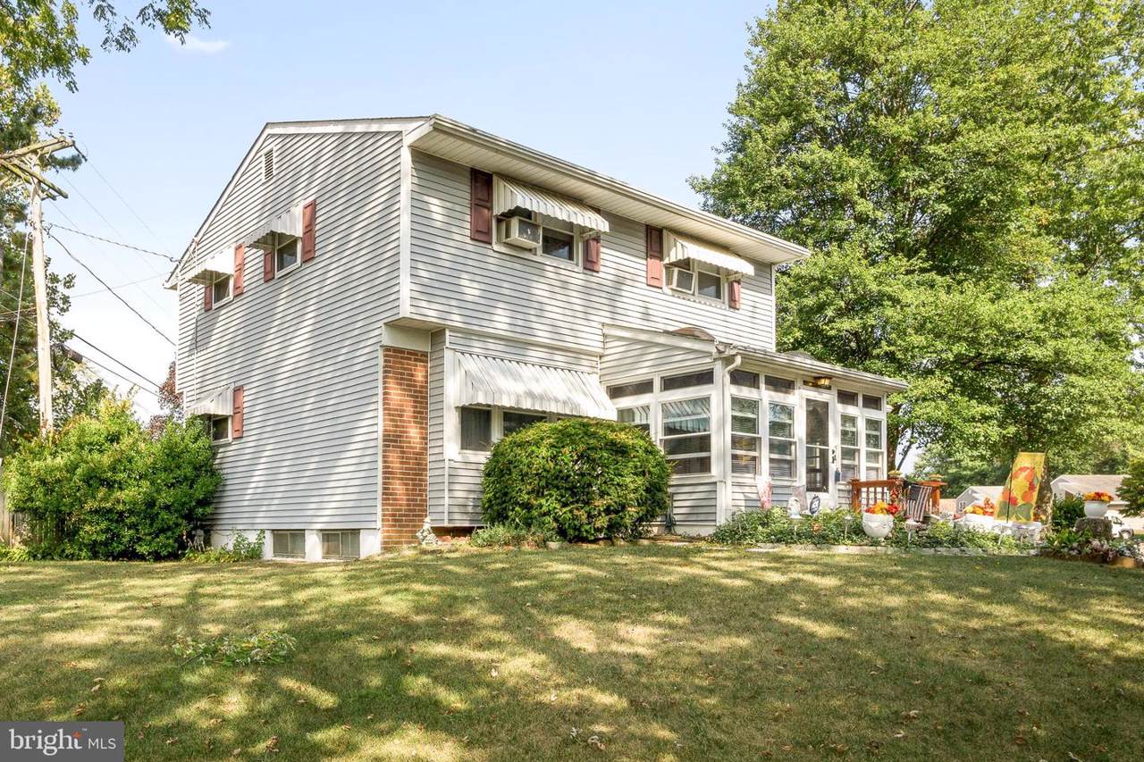 114 Brewster Drive - Photo 1