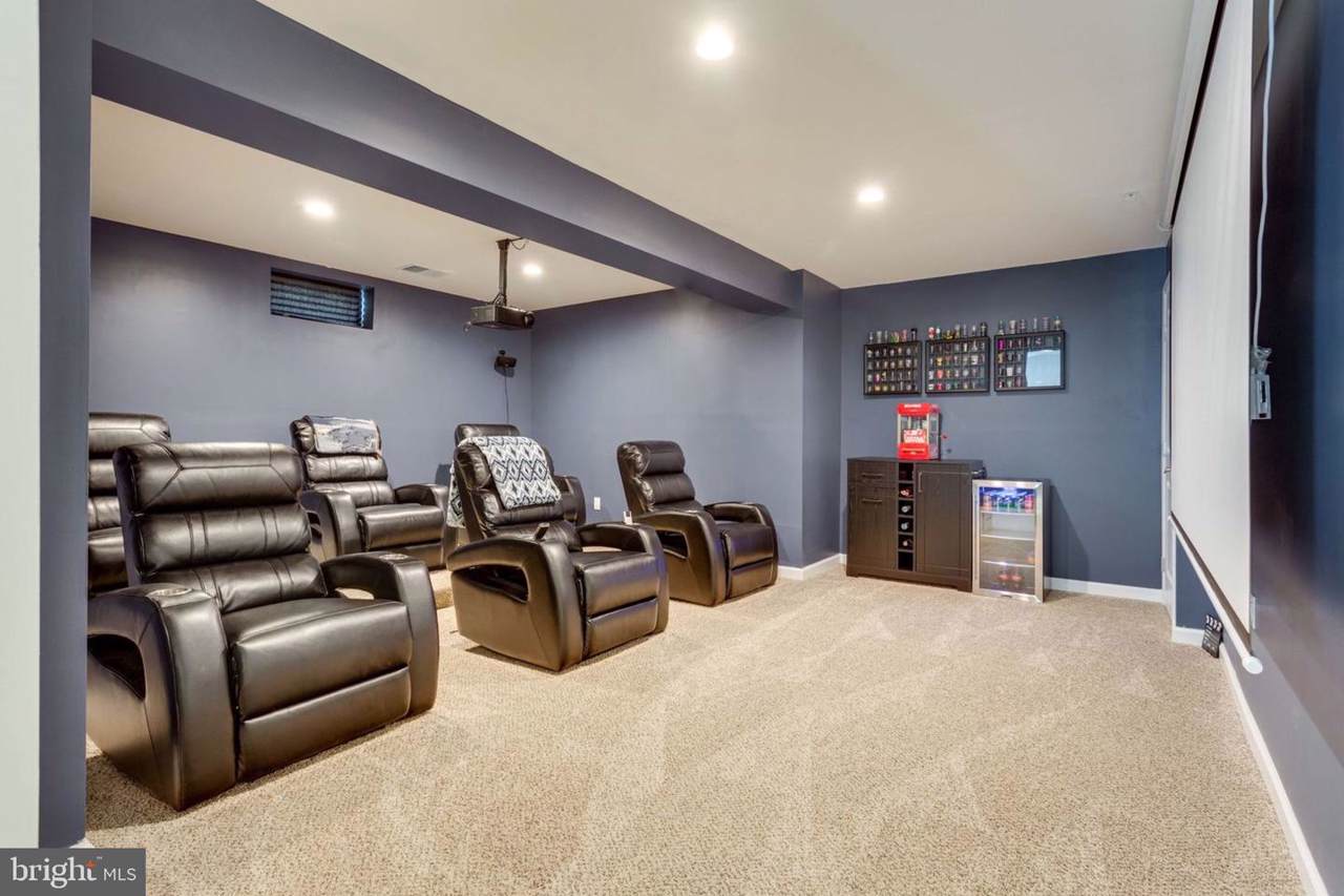 2409 Glouster Pointe Drive - Photo 1
