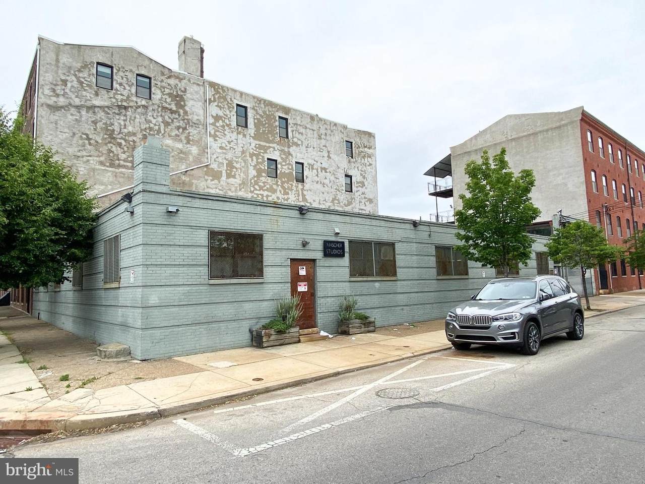1630 Mascher St - Photo 1