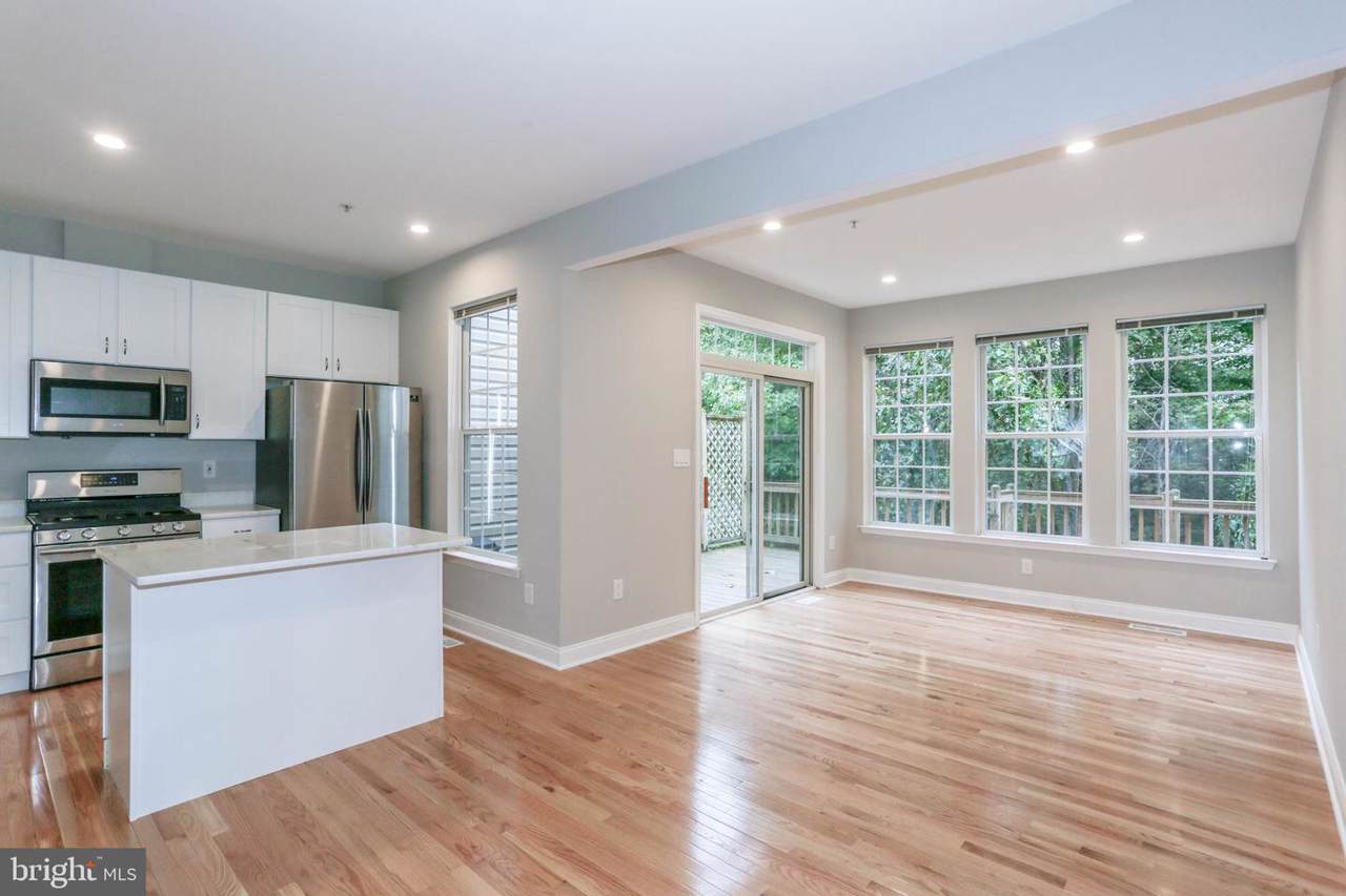 814 Stonehurst Court - Photo 1
