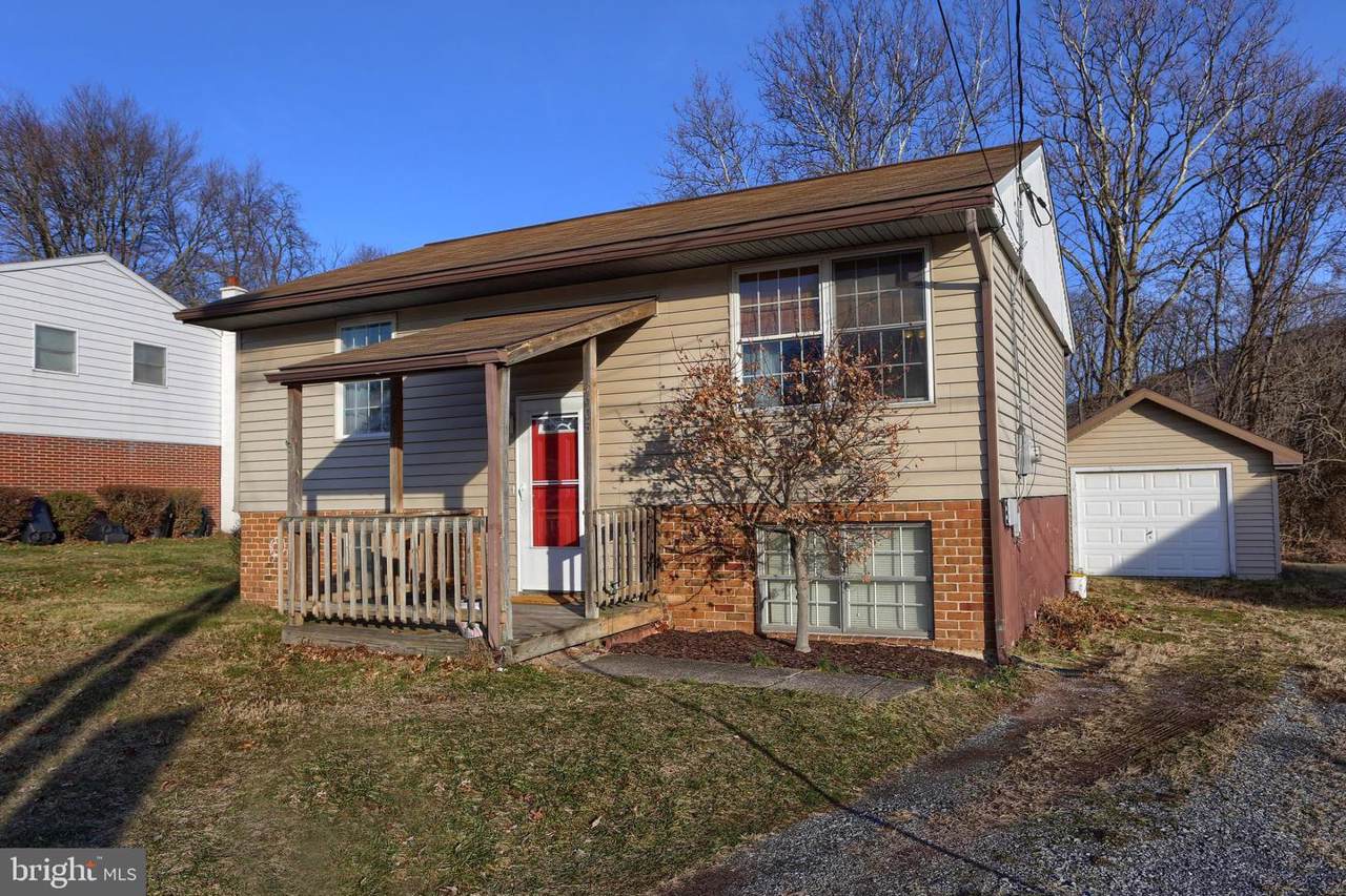 605 Charles Road - Photo 1