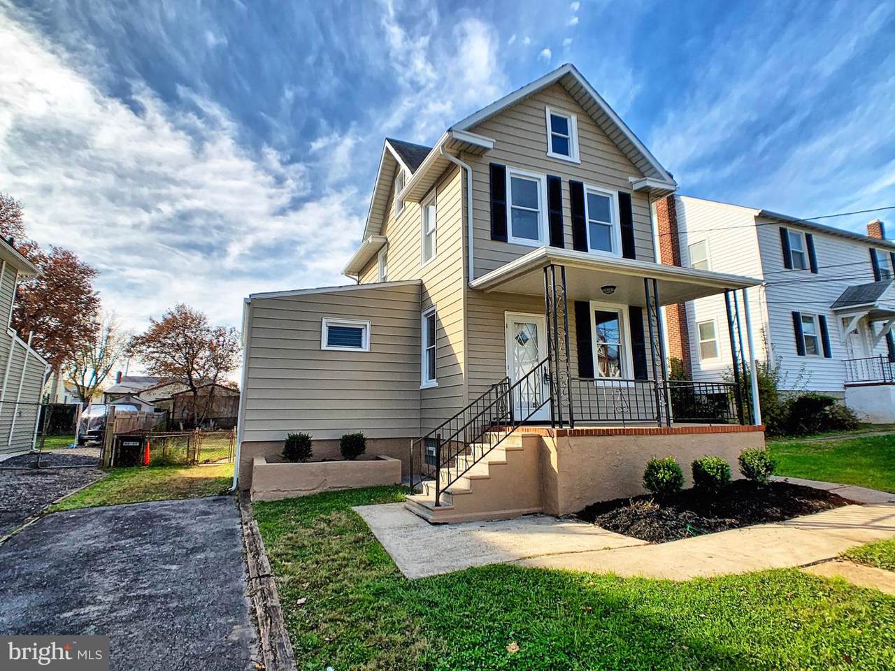 1712 Hall Avenue - Photo 1