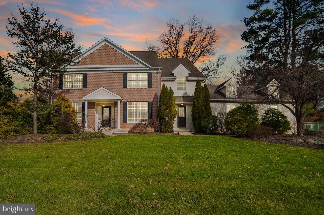 993 Valley View Drive - Photo 1