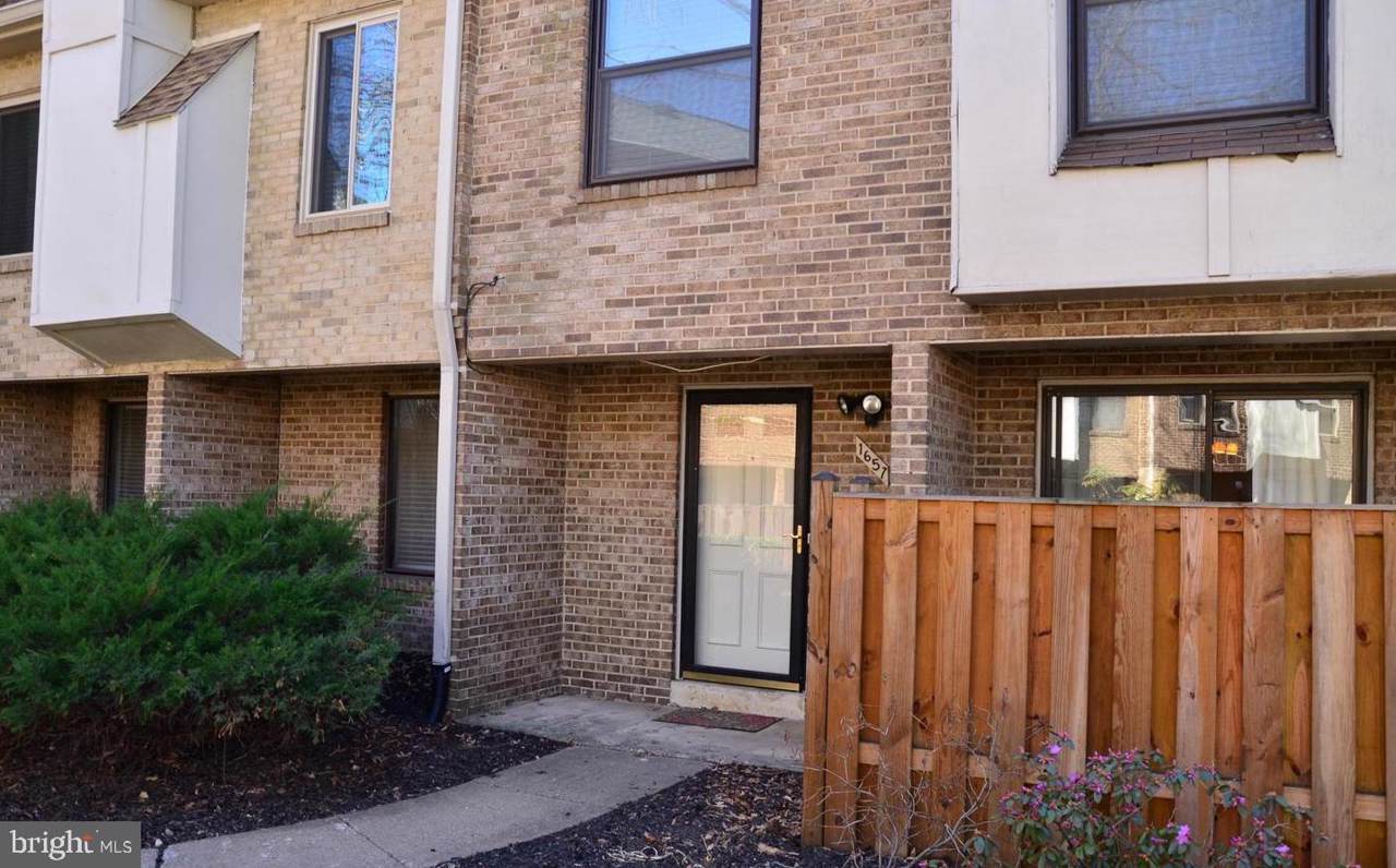 1657 Kenwood Avenue - Photo 1