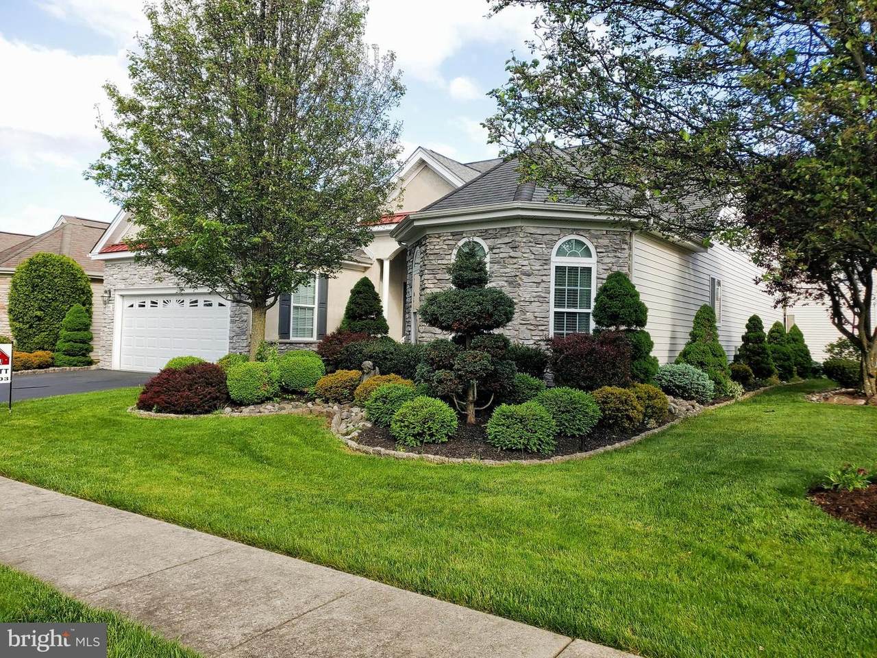 1163 Maxwell Manor - Photo 1