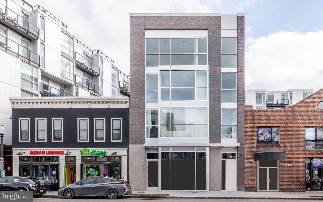1923 9TH Street - Photo 1