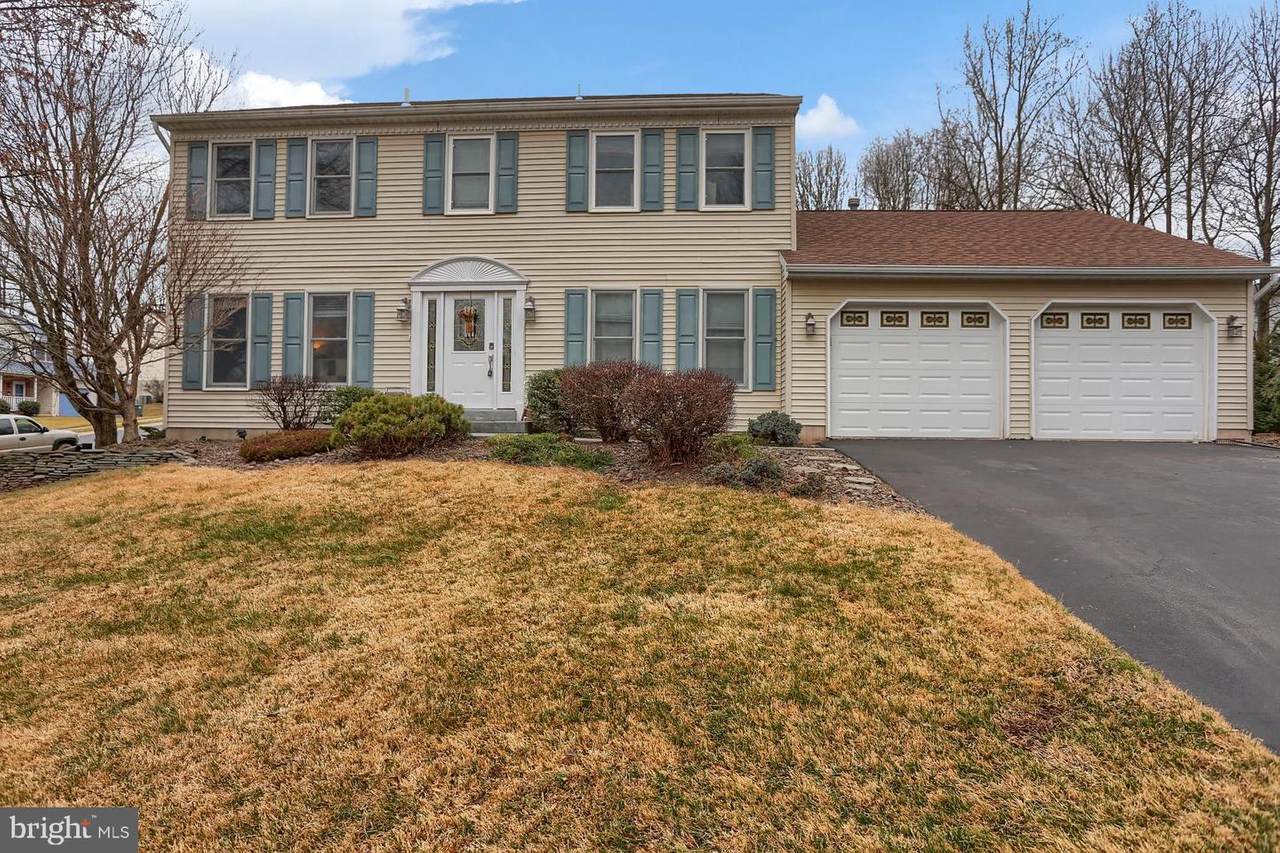 307 Hampton Drive - Photo 1