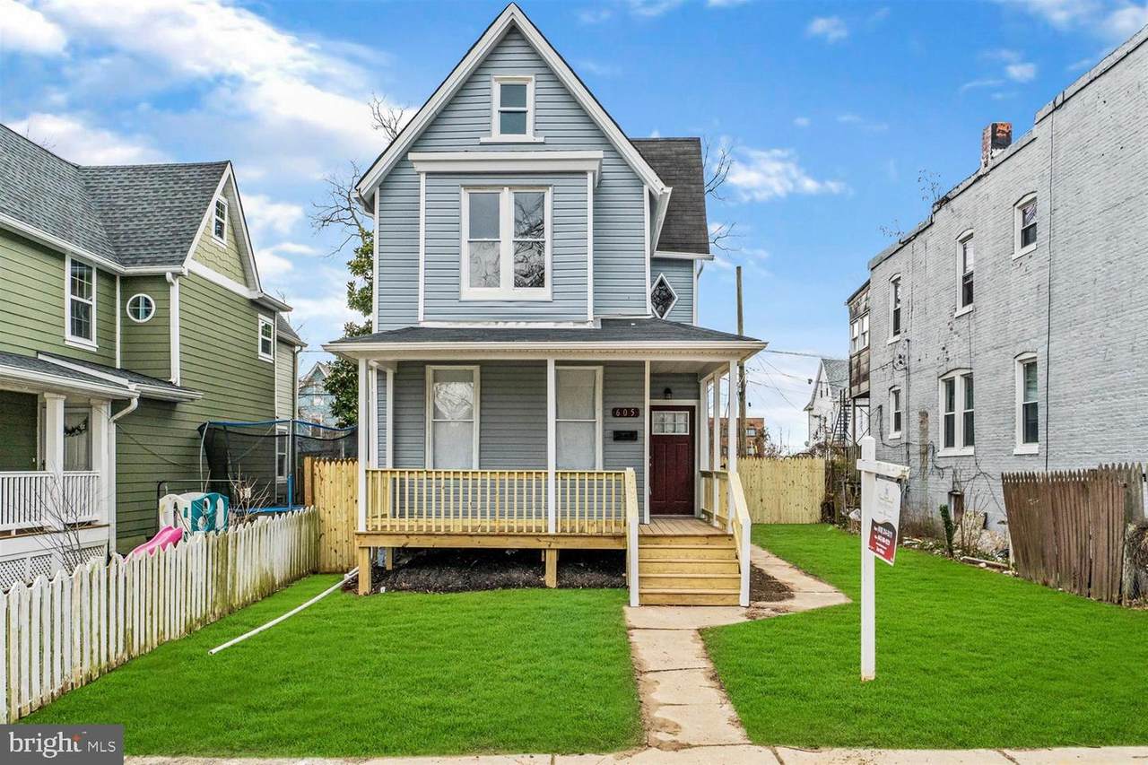 605 Dumbarton Avenue - Photo 1