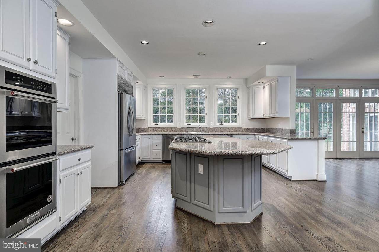 10111 South Glen Road - Photo 1