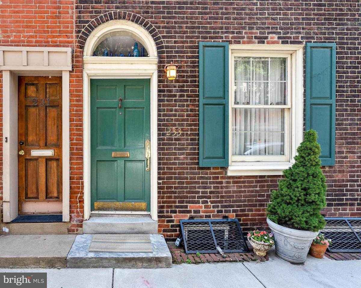 233 24TH Street - Photo 1