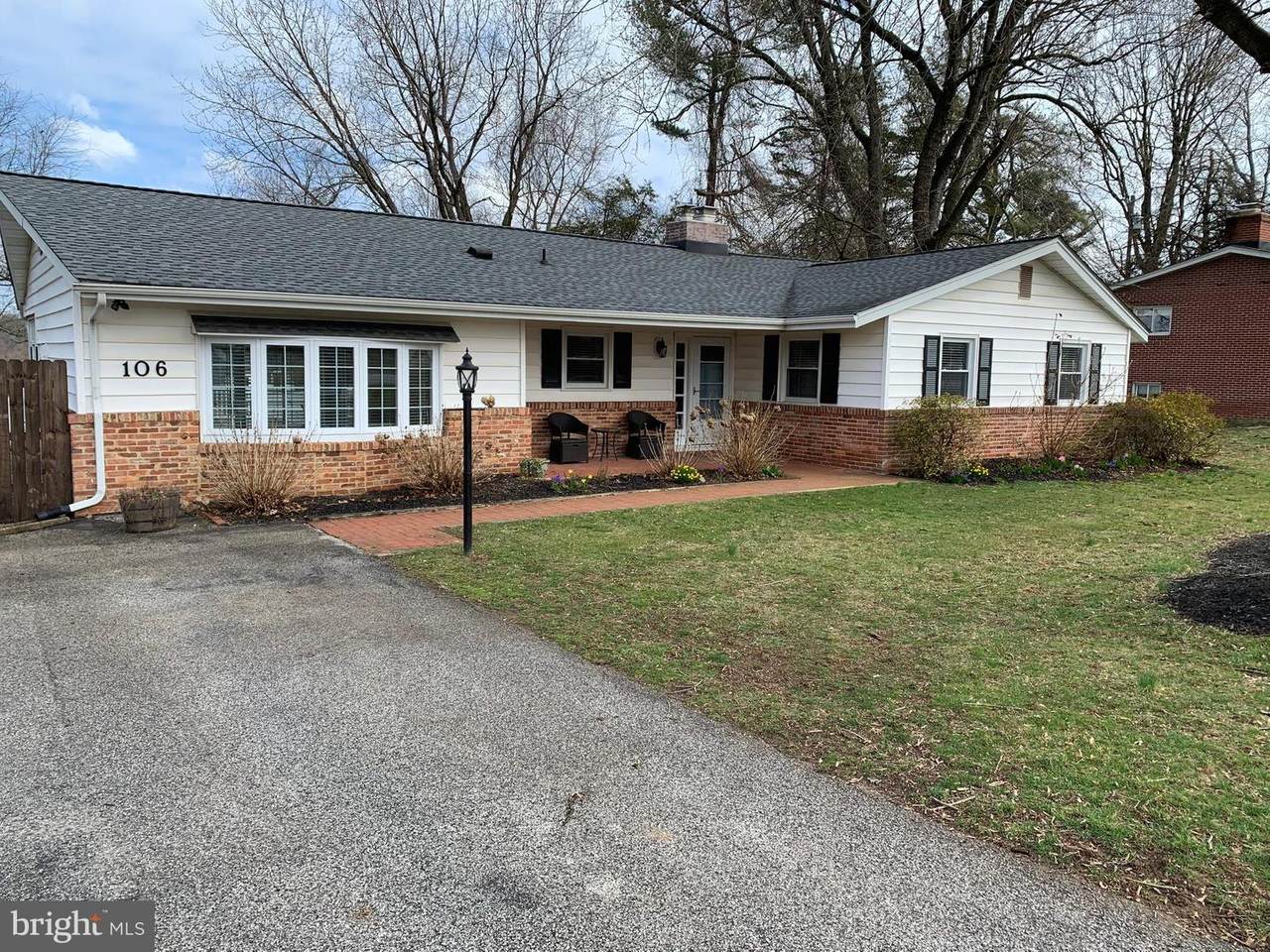 106 Gibbons Boulevard - Photo 1