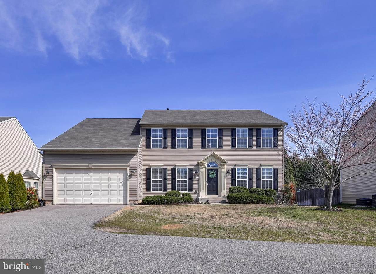 412 Champion Court - Photo 1