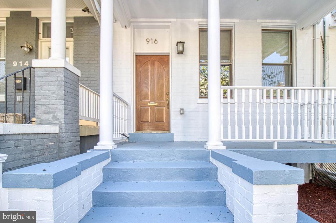 916 7TH Street - Photo 1