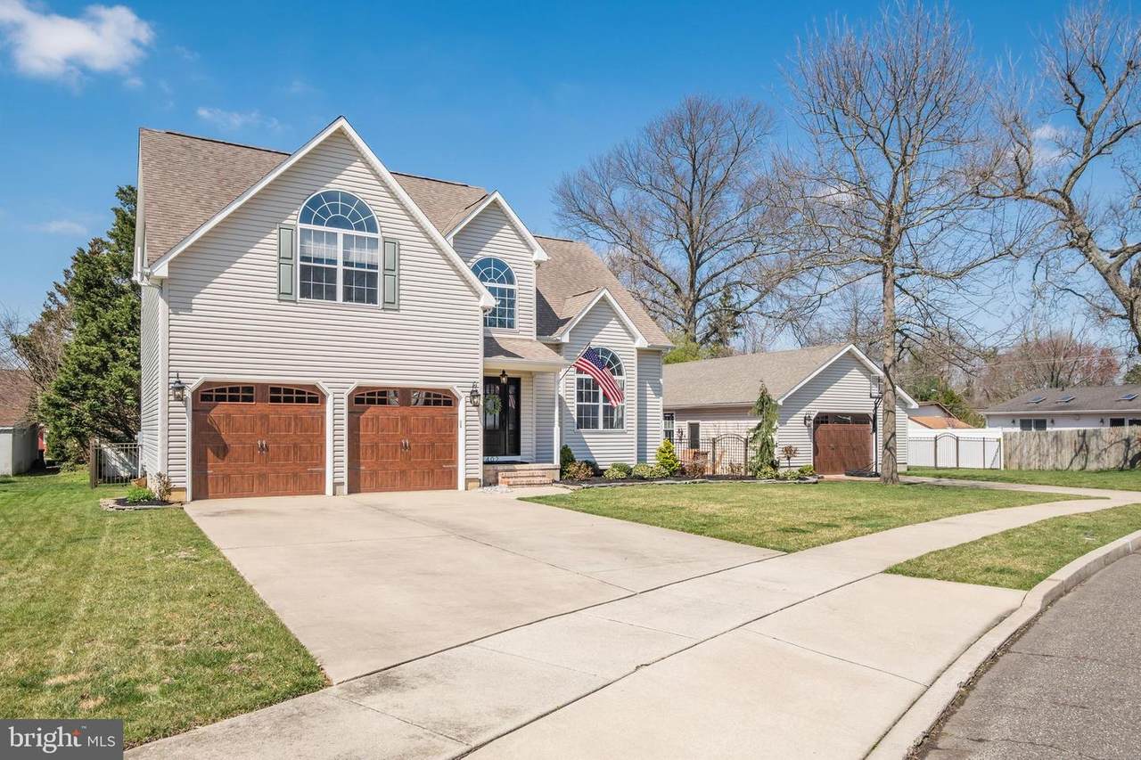 402 Poinsett Avenue - Photo 1
