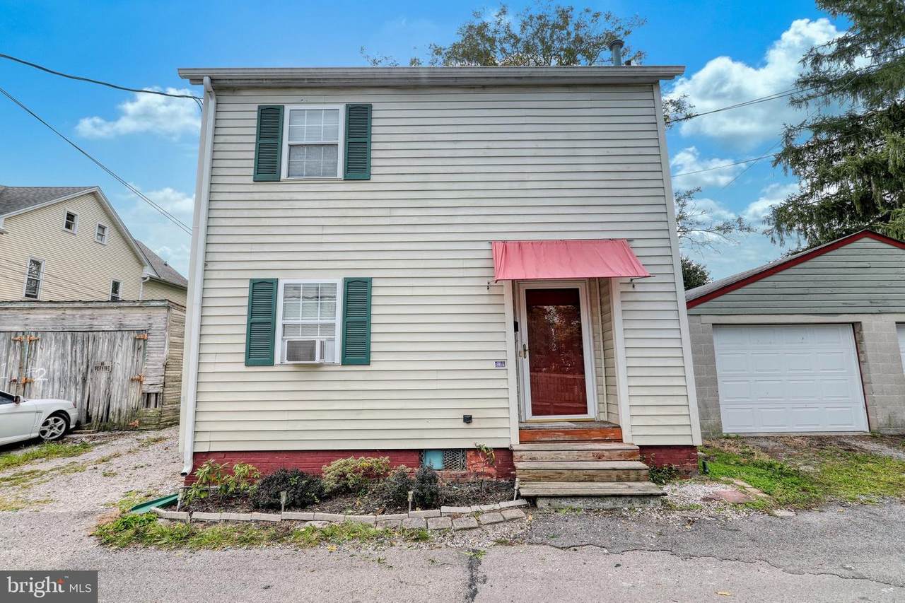 132 School Avenue - Photo 1