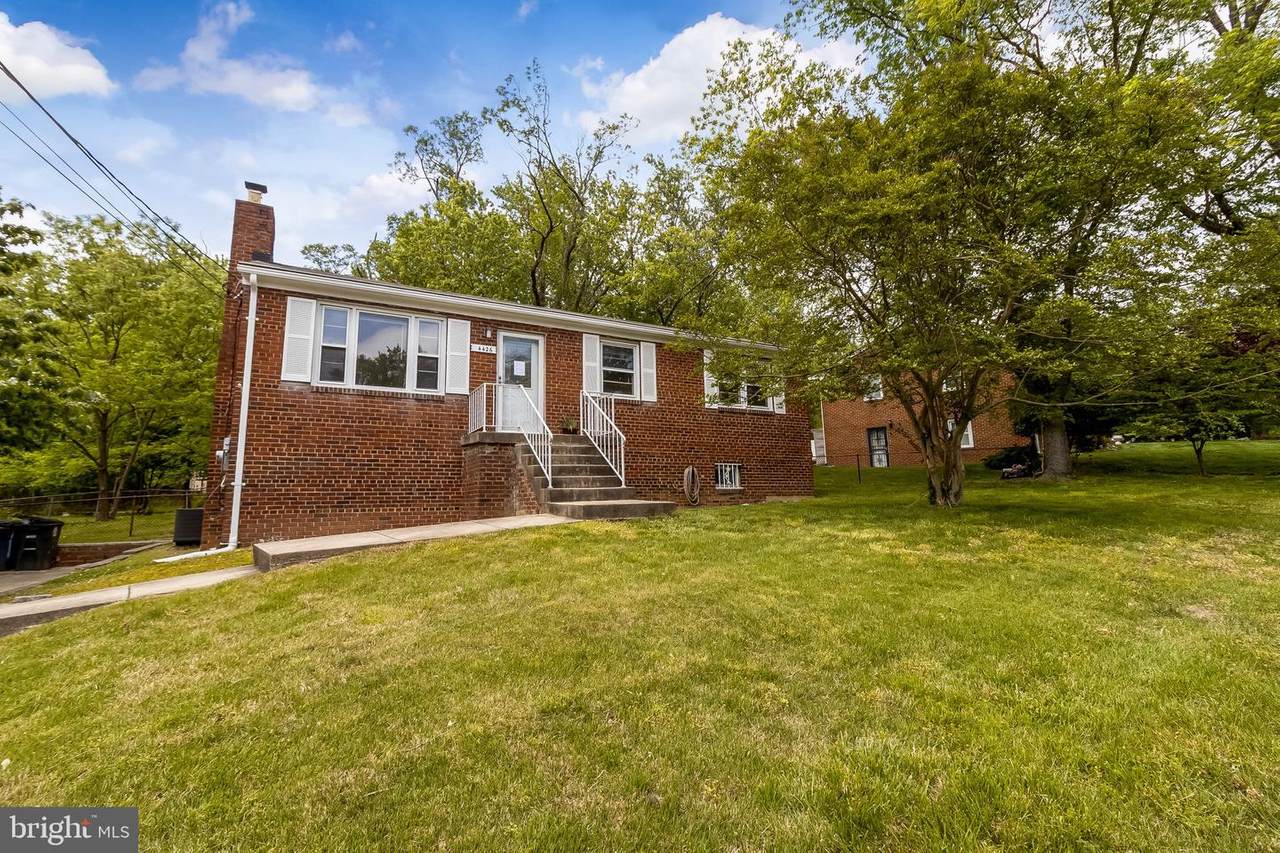 4426 Lakeview Drive - Photo 1