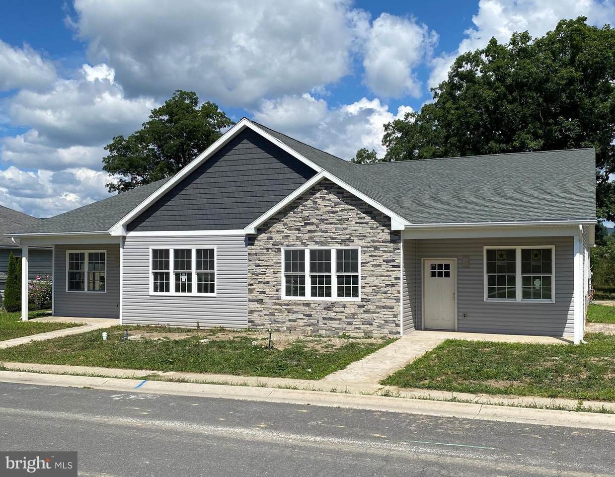 Candlewick Court - Photo 1