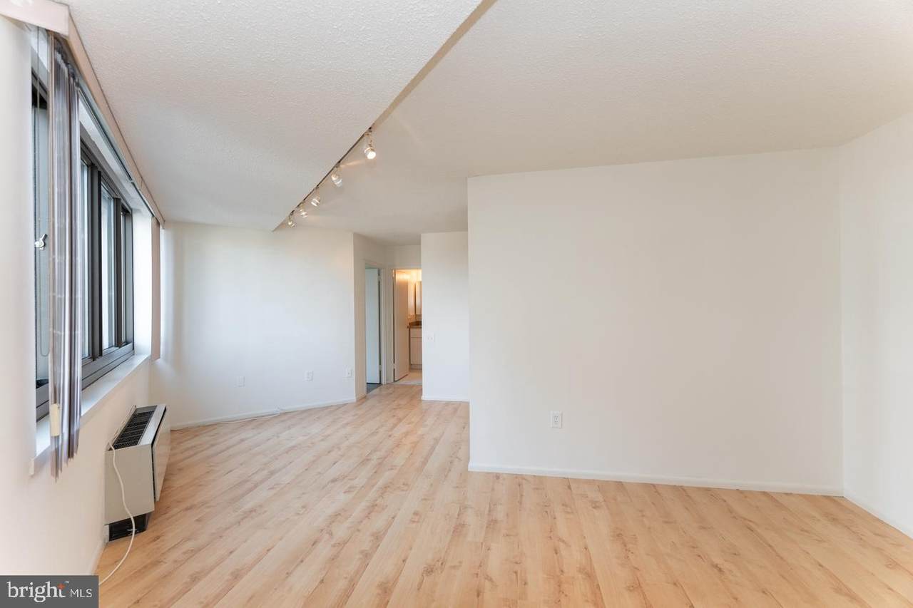 1420 Locust Street - Photo 1