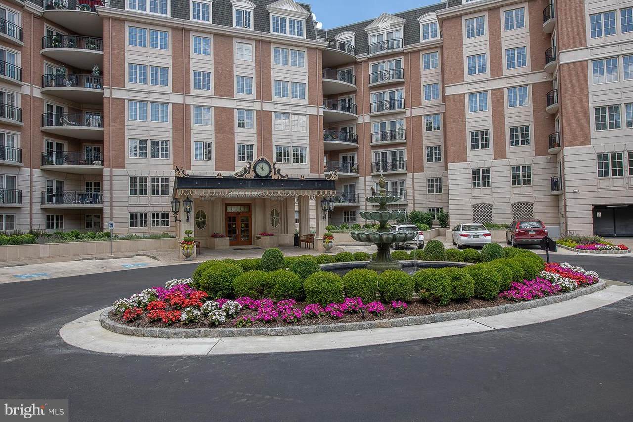 190 Presidential Boulevard - Photo 1