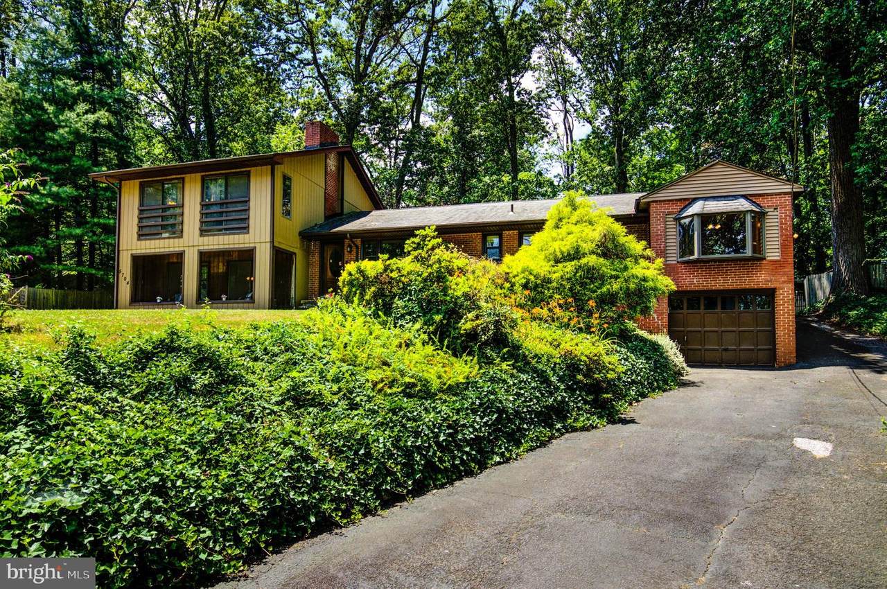 5704 Glenwood Court - Photo 1