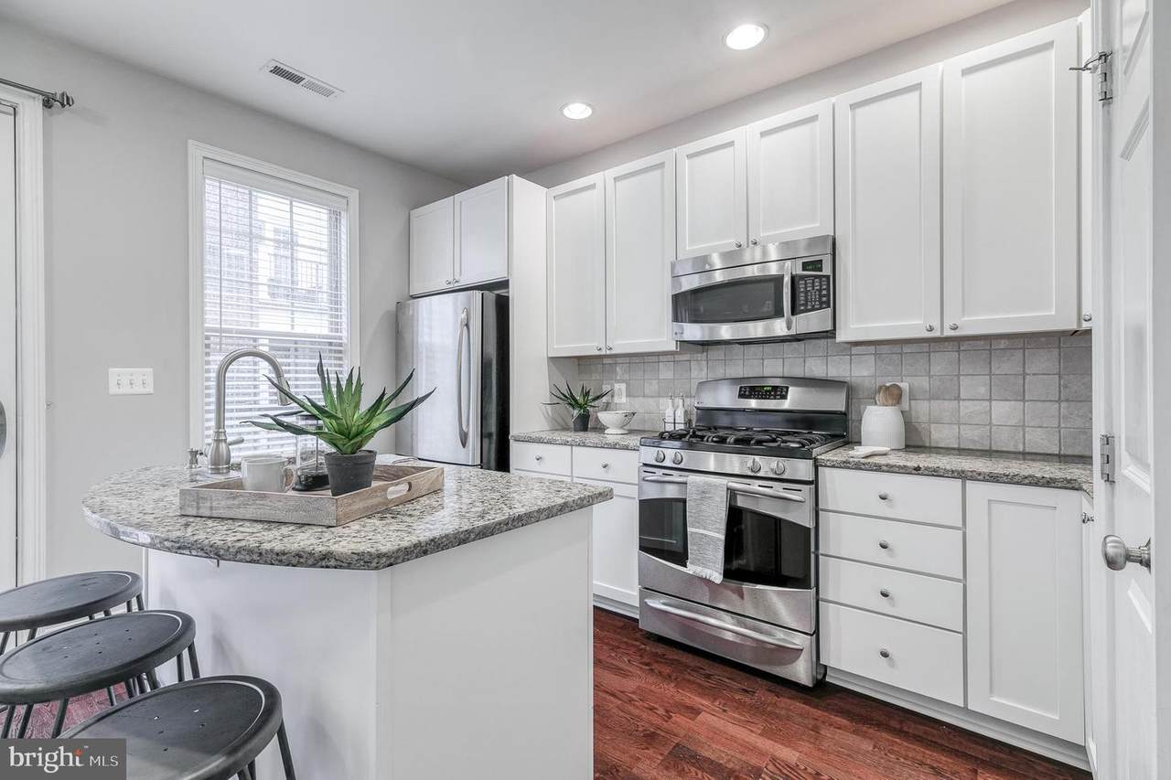 403 Captains Way - Photo 1