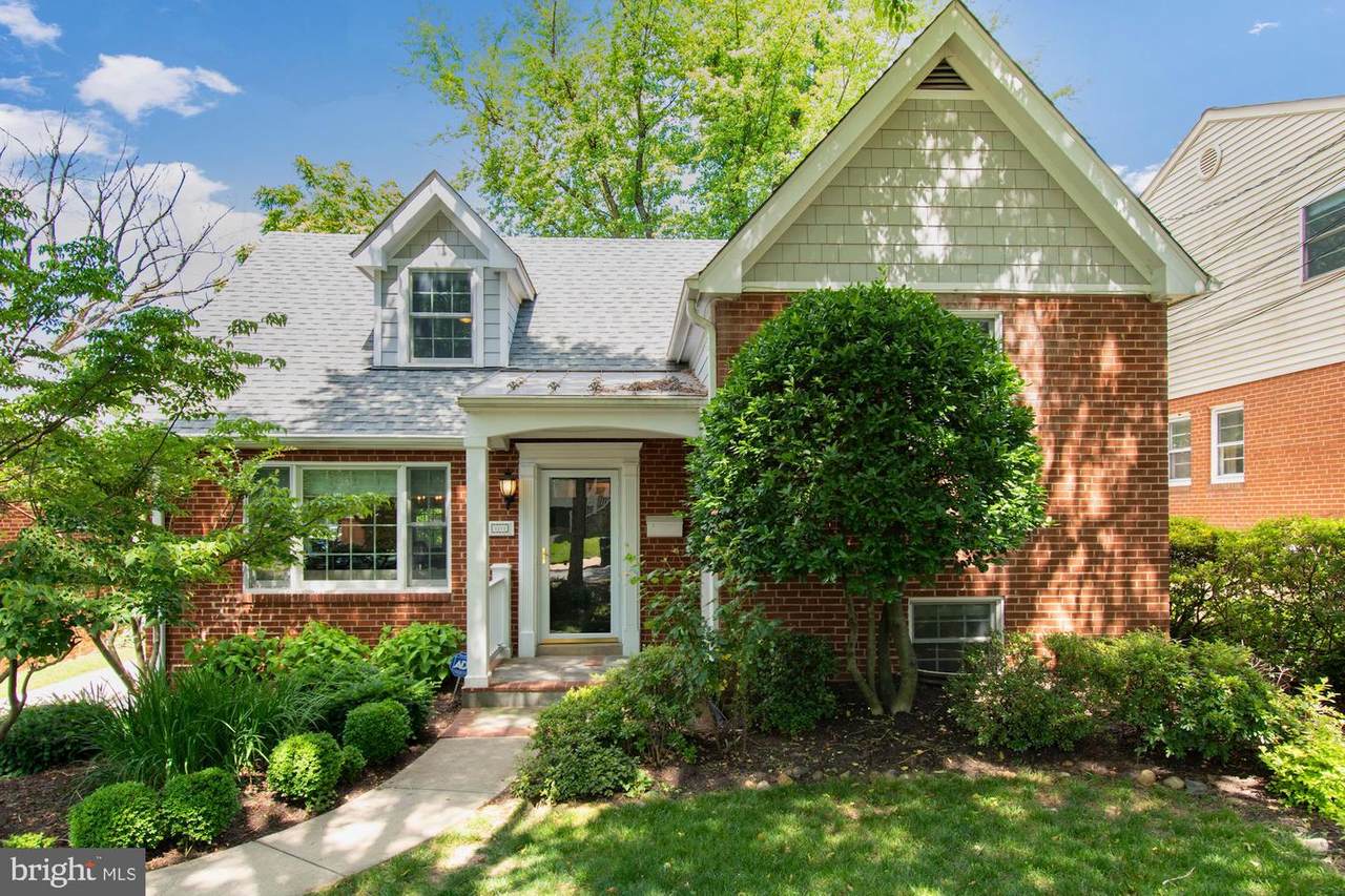 1811 Barton Street - Photo 1