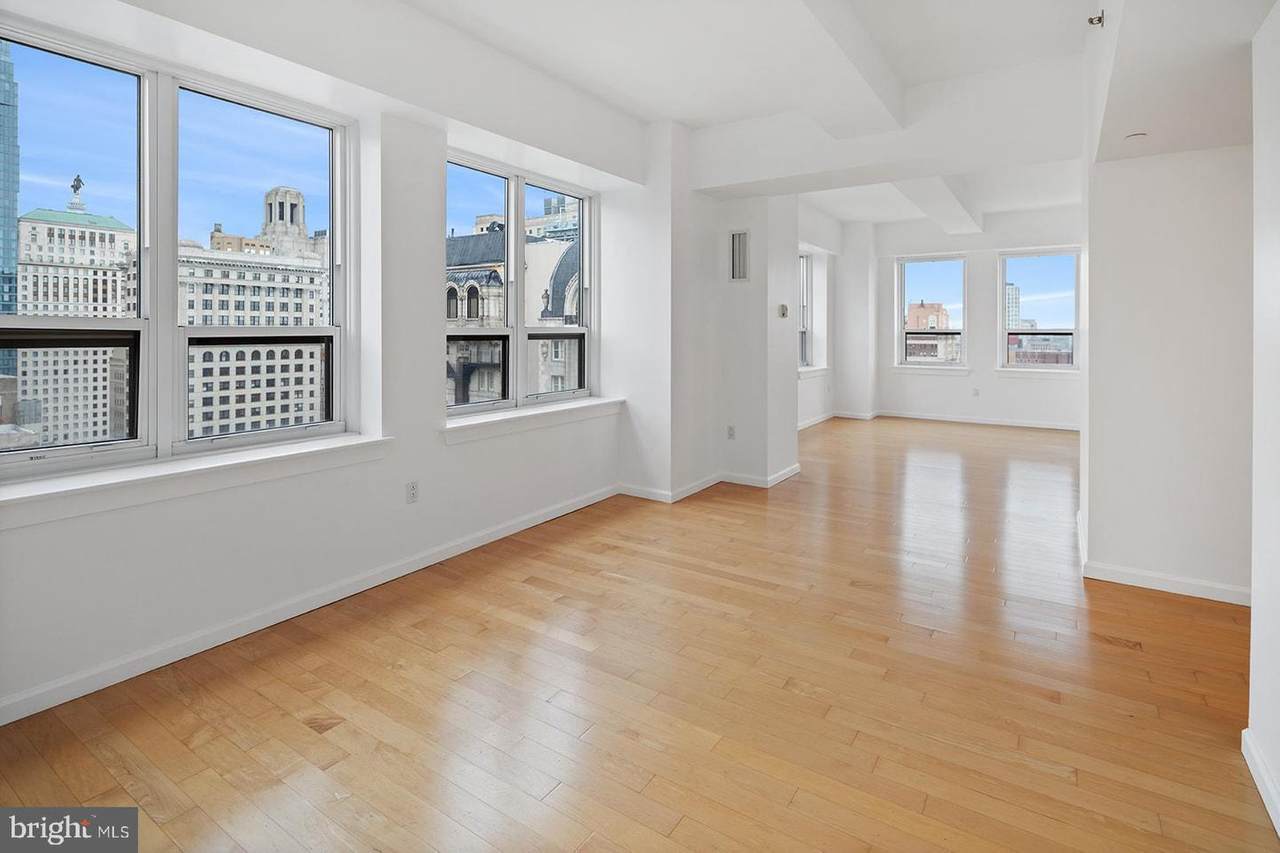 1425 Locust Street - Photo 1
