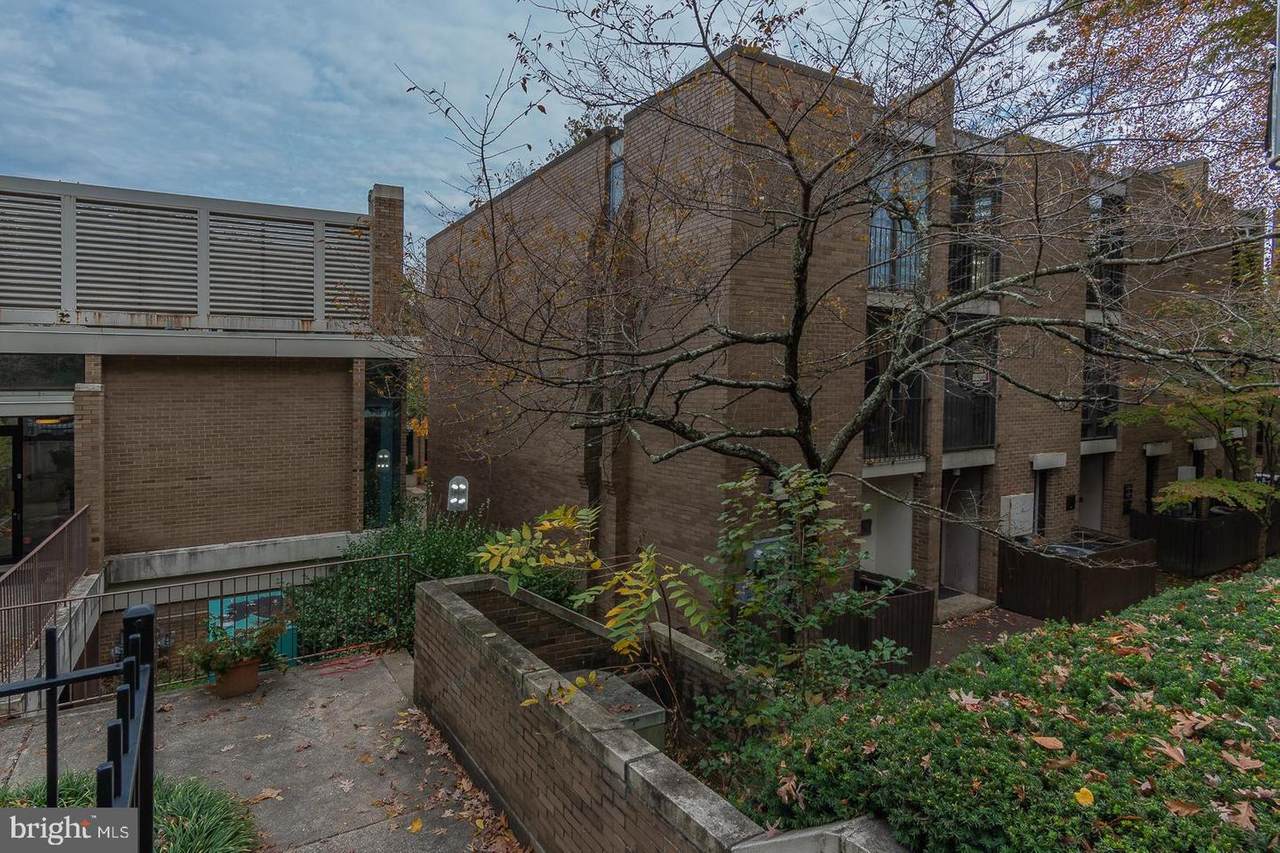 1604 Washington Plaza - Photo 1