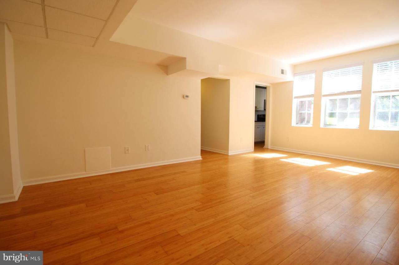 1736 Queens Lane - Photo 1