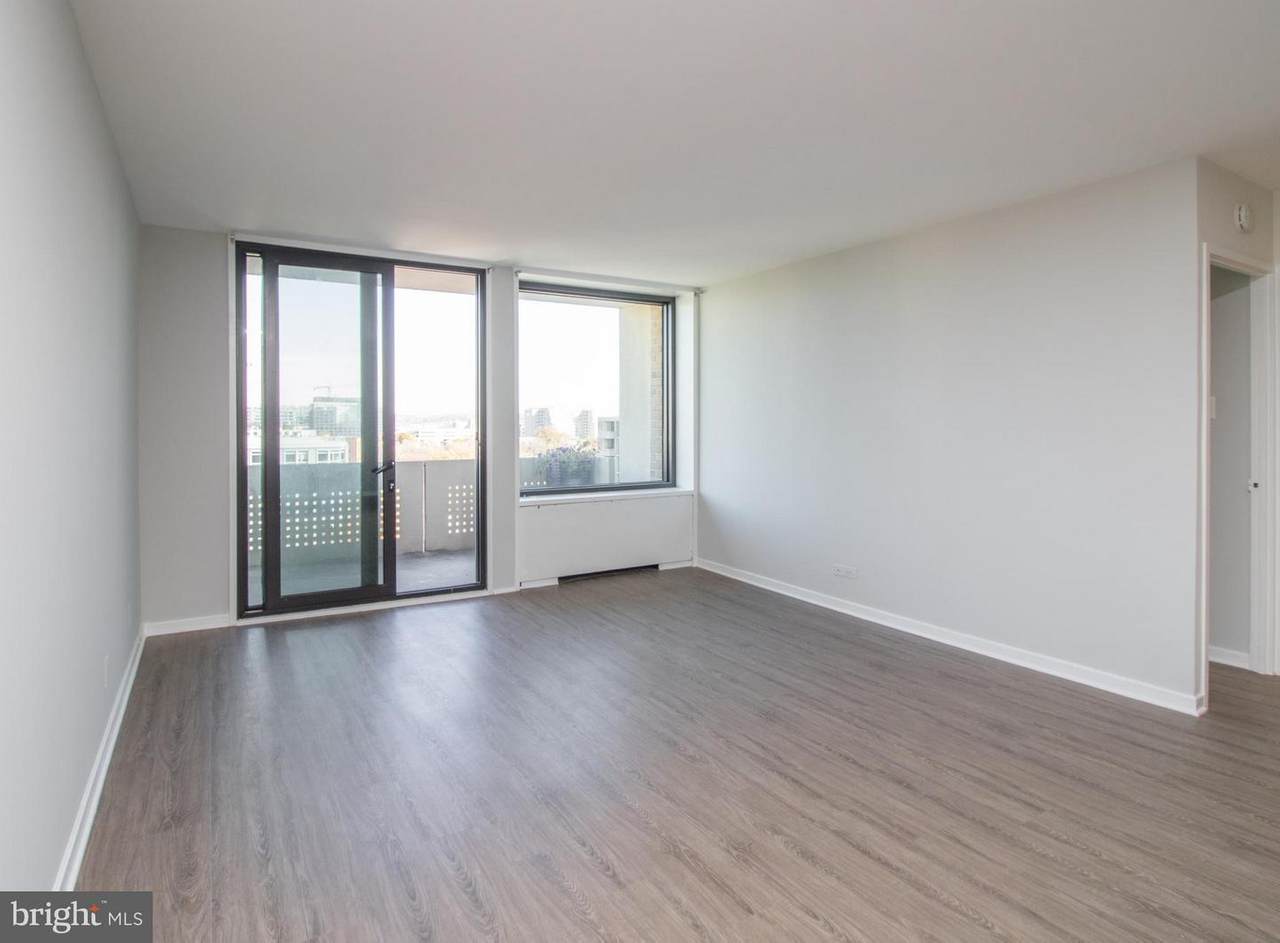 300 M Street - Photo 1