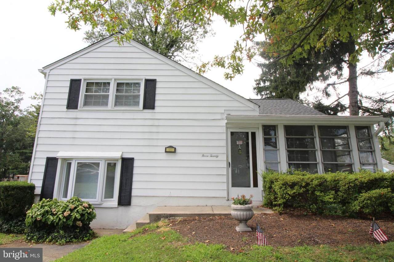 320 Lakeside Boulevard - Photo 1