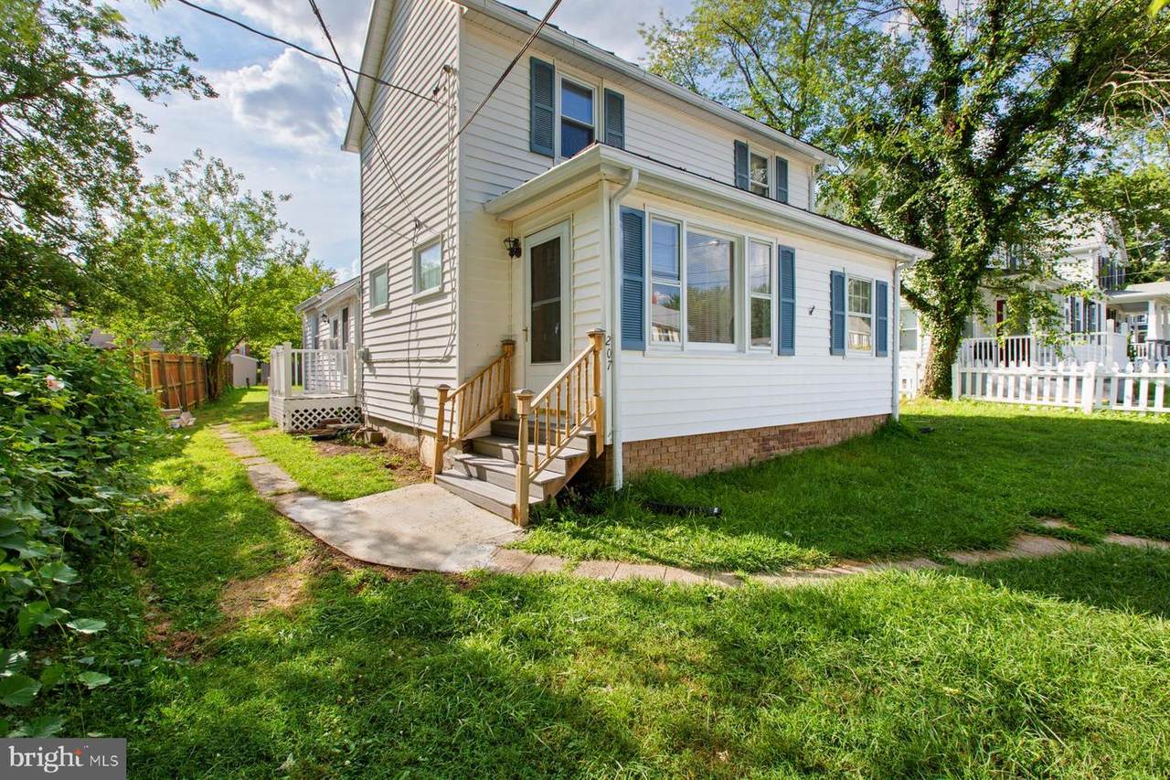 207 10TH Street - Photo 1