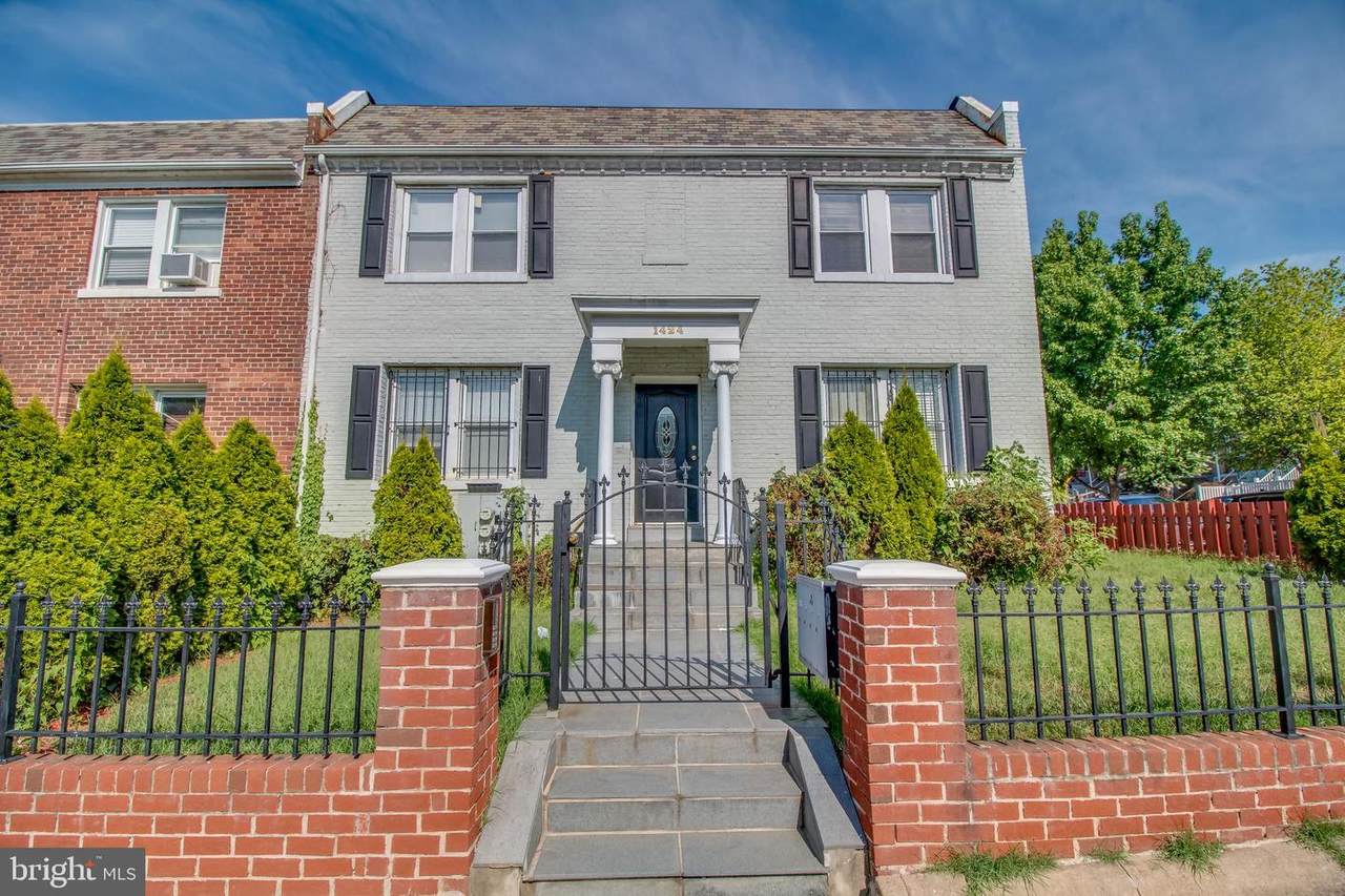 1424 Holbrook Street - Photo 1