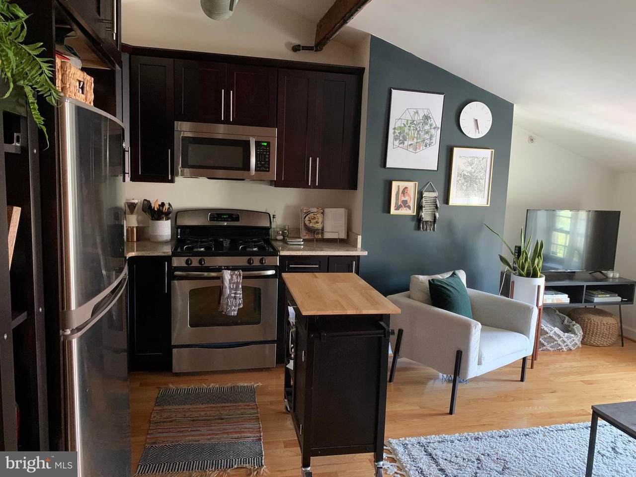 905 Light Street - Photo 1