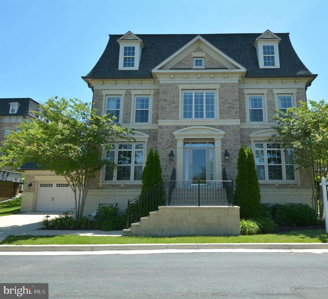602 National Harbor Boulevard - Photo 1